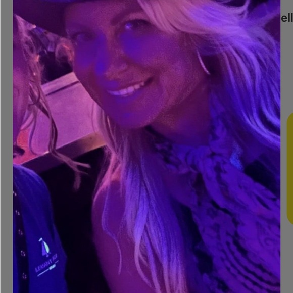 Meet your Posher, Vanessa - Picture 2 of 2